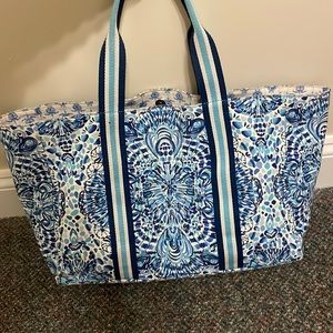 Lilly’s Lagoon Tote - call my shell phone
